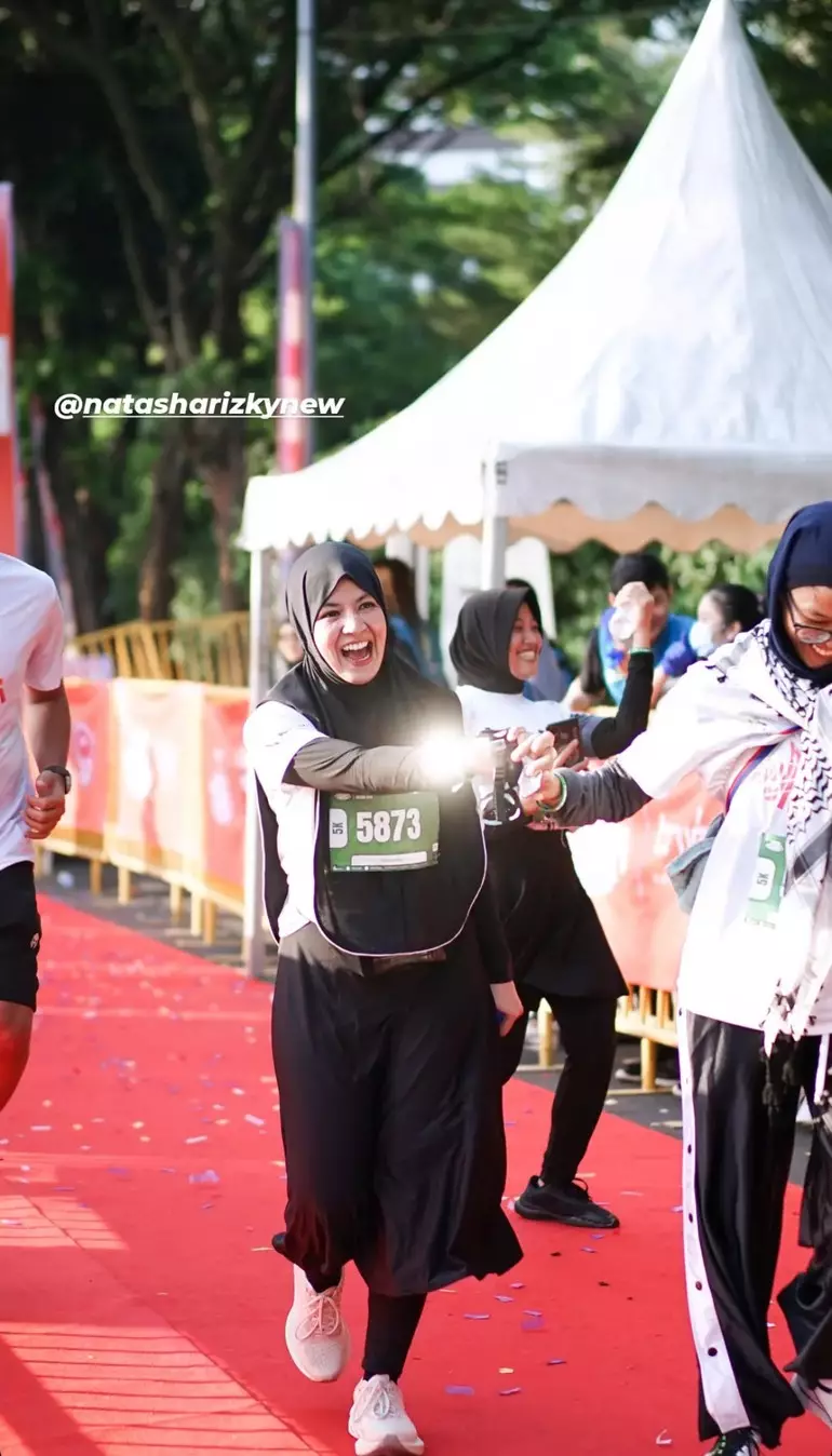 penampilan syari natasha rizki saat lari © instagram