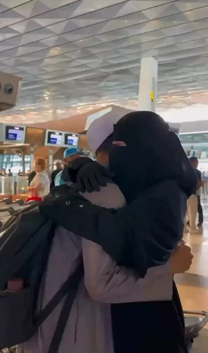 momen umi pipik lepas kepergian anak bungsu © instagram momen umi pipik lepas kepergian anak bungsu © instagram