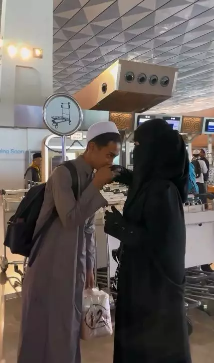 momen umi pipik lepas kepergian anak bungsu © instagram momen umi pipik lepas kepergian anak bungsu © instagram