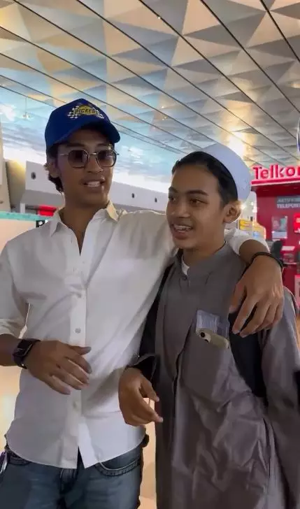 momen umi pipik lepas kepergian anak bungsu © instagram momen umi pipik lepas kepergian anak bungsu © instagram