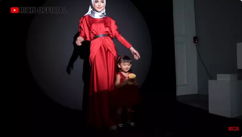 Ria Ricis pemotretan terbaru bareng anak © berbagai sumber