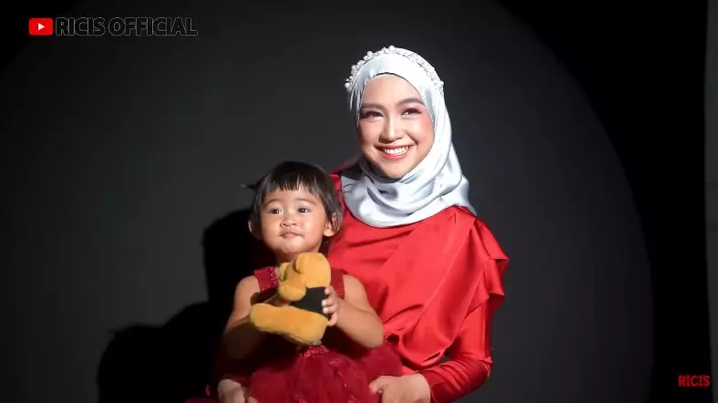 Ria Ricis pemotretan terbaru bareng anak © berbagai sumber