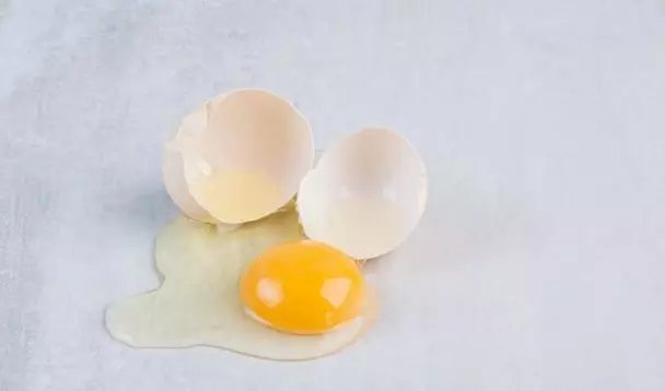 Hempas komedo hitam di hidung dan dagu Berbagai sumber