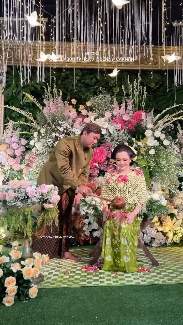 momen mitoni bella bonita dan denny caknan © instagram momen mitoni bella bonita dan denny caknan © instagram