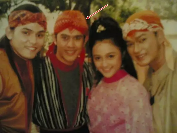 Aris Genta jadi penjual tahu bakso © berbagai sumber