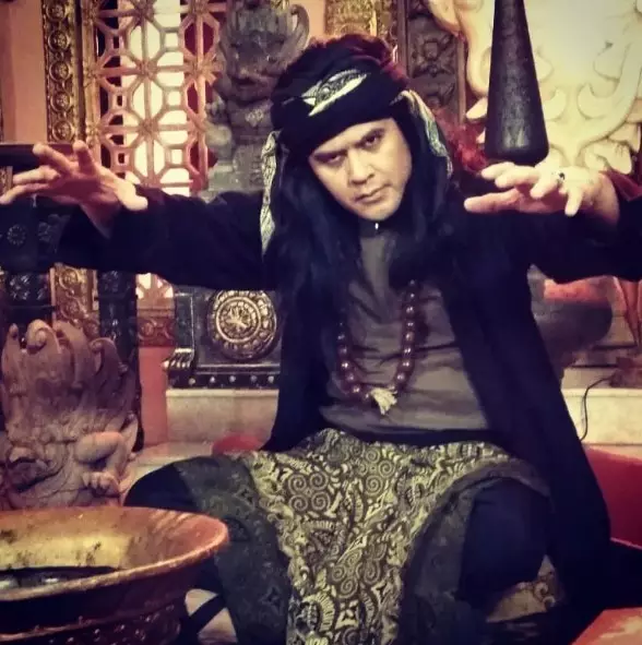 Aris Genta jadi penjual tahu bakso © berbagai sumber