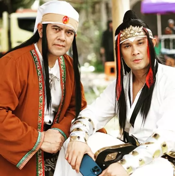 Aris Genta jadi penjual tahu bakso © berbagai sumber