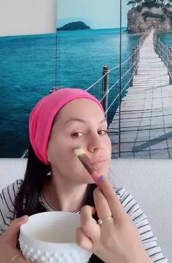 Kecilkan ukuran pori wajah pakai jeruk Berbagai sumber