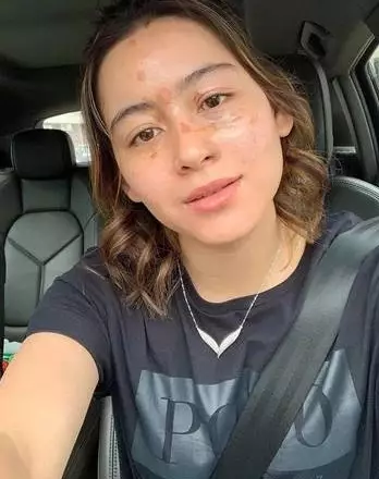 Laura Theux pamer bare face © Instagram