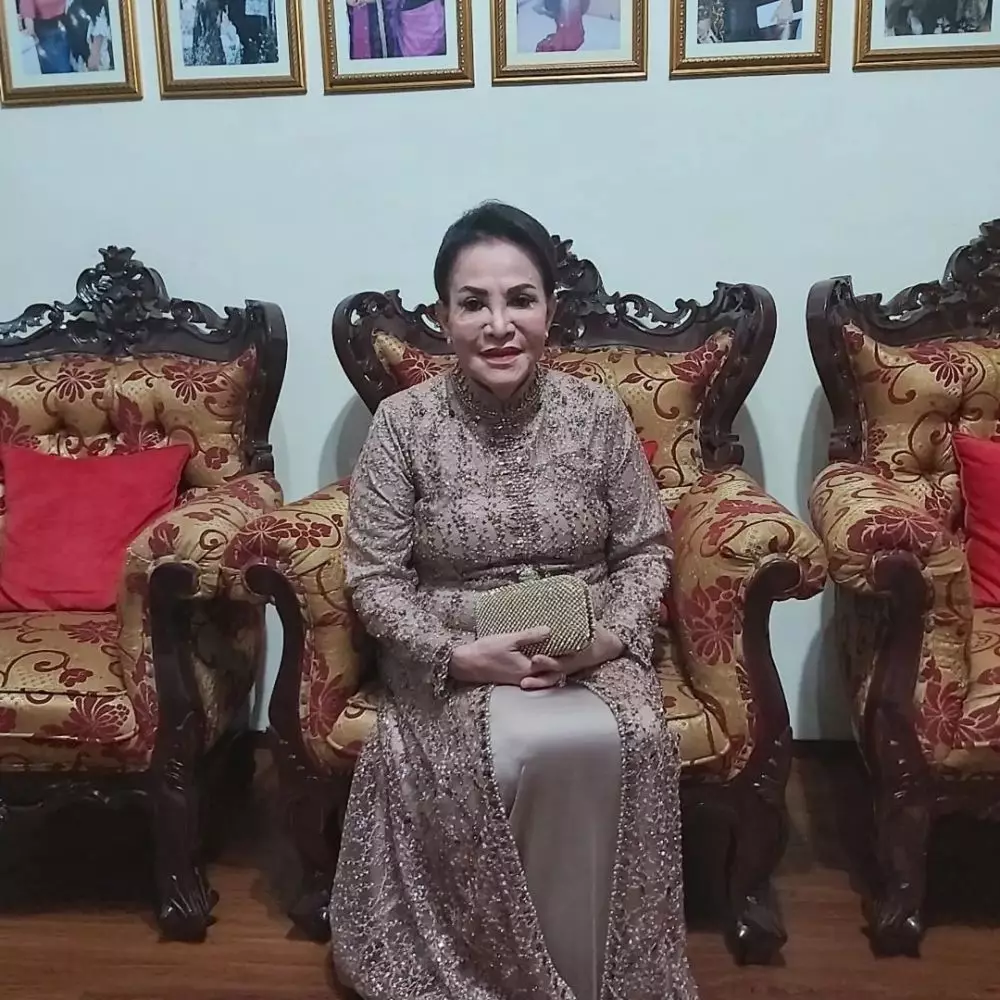 mpok atiek dulu pelawak top kini jualan es cincau © berbagai sumber