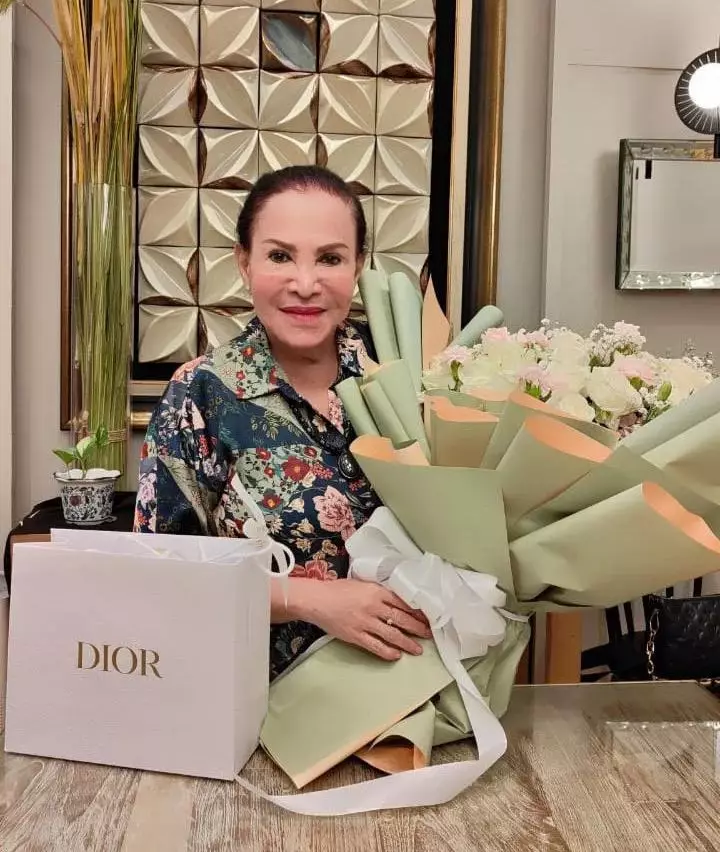 mpok atiek dulu pelawak top kini jualan es cincau © berbagai sumber