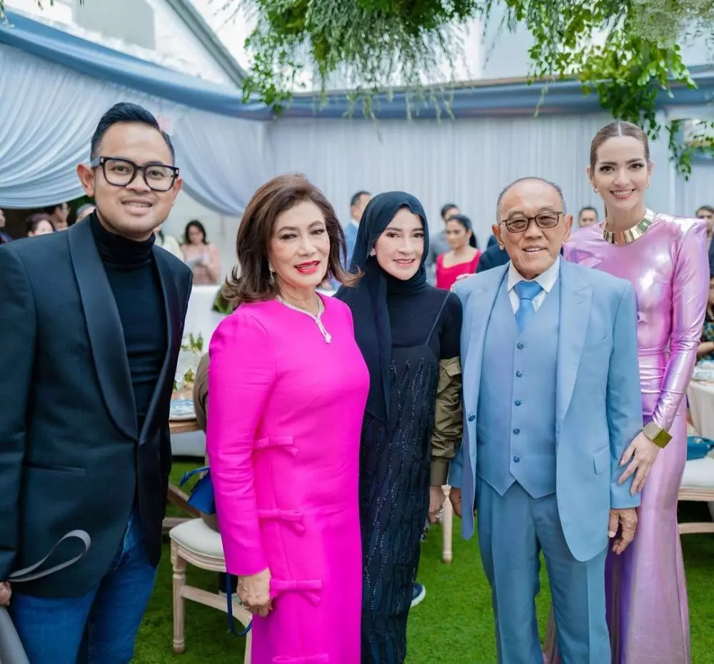 pesona nia ramadhani di ultah pernikahan mertua © 2023 brilio.net