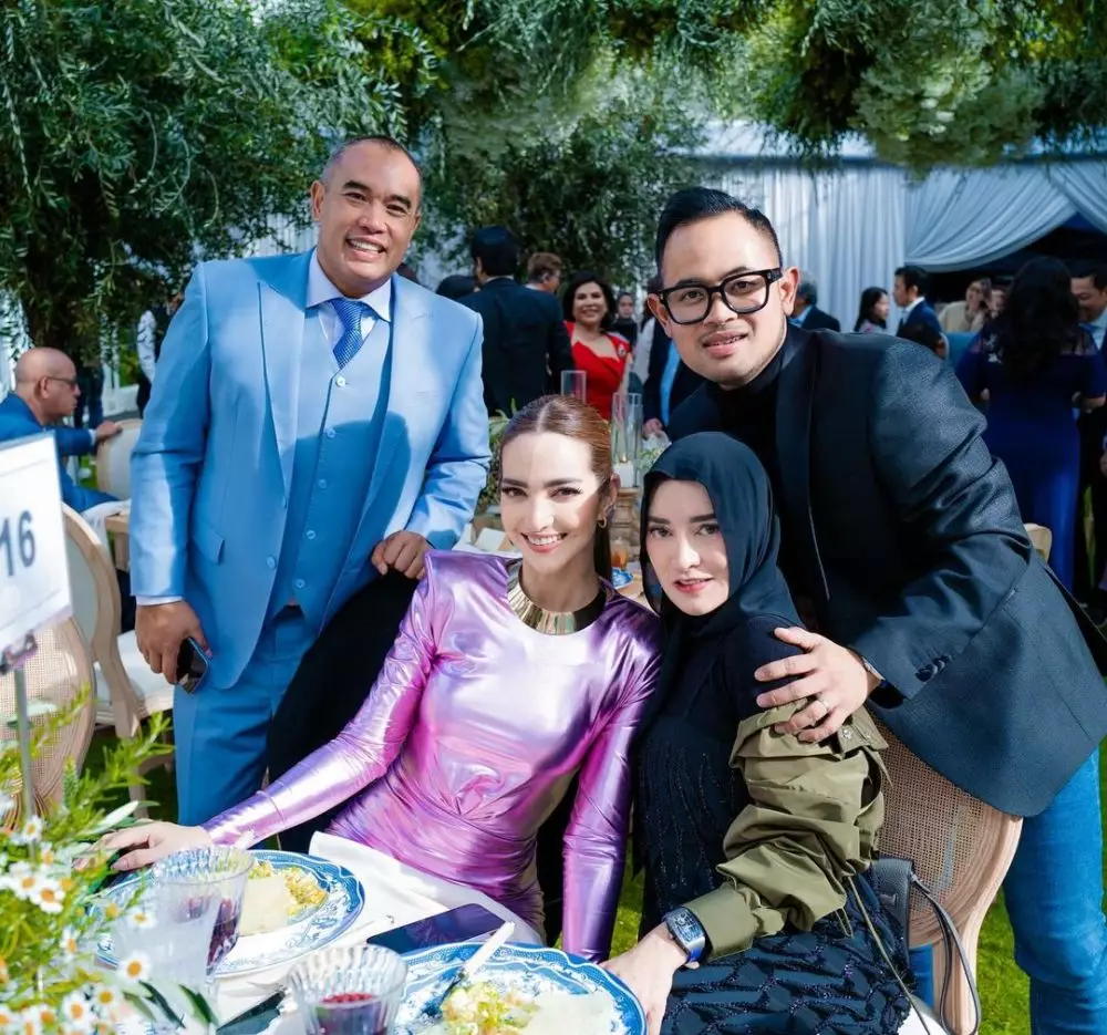 seleb di ultah pernikahan mertua nia ramadhani © 2023 brilio.net