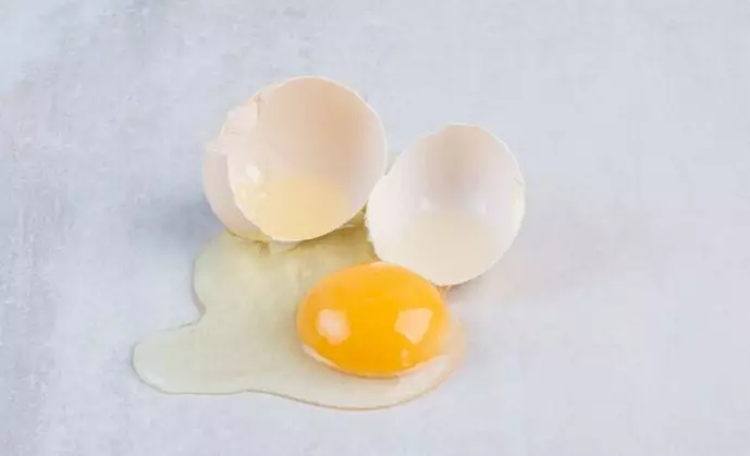 Kencangkan kerutan area kantung mata Berbagai sumber