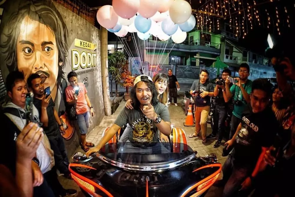 potret mesra dodit dan kekasih © instagram