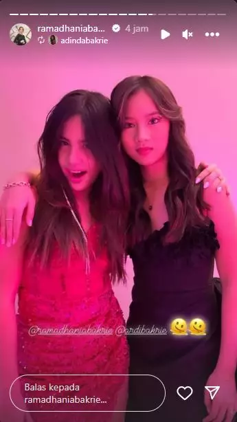 gaun tahun baru mikhayla © Instagram