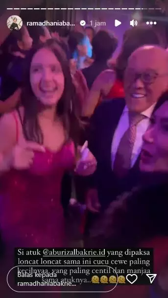 gaun tahun baru mikhayla © Instagram