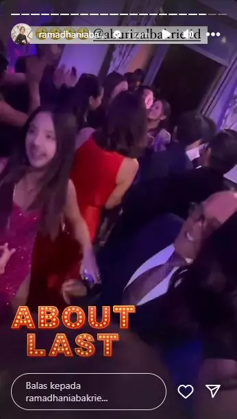 gaun tahun baru mikhayla © Instagram