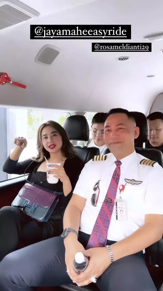  potret dewi perssik dan pacar pilotnya liburan di bali © berbagai sumber