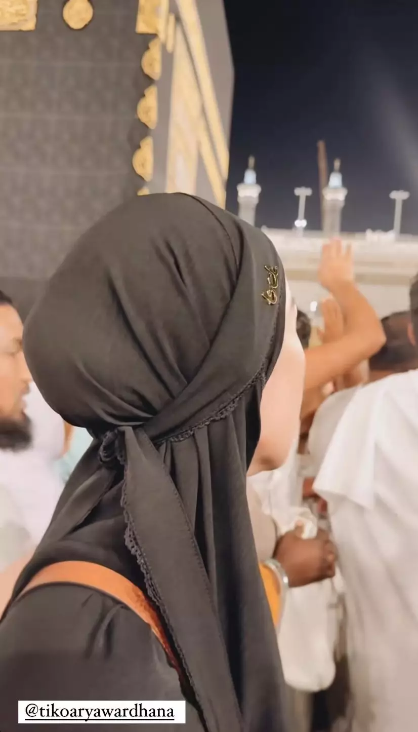 momen bcl laksanakan umroh ashraf © instagram momen bcl laksanakan umroh ashraf © instagram