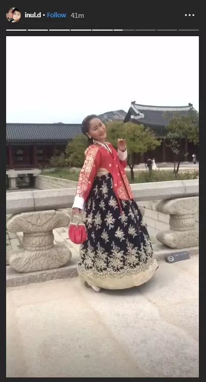 penyanyi kenakan hanbok saat di Korea © Instagram