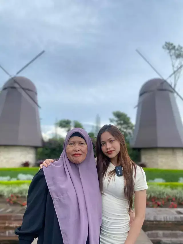 potret pedangdut liburan bareng ibu © instagram potret pedangdut liburan bareng ibu © instagram