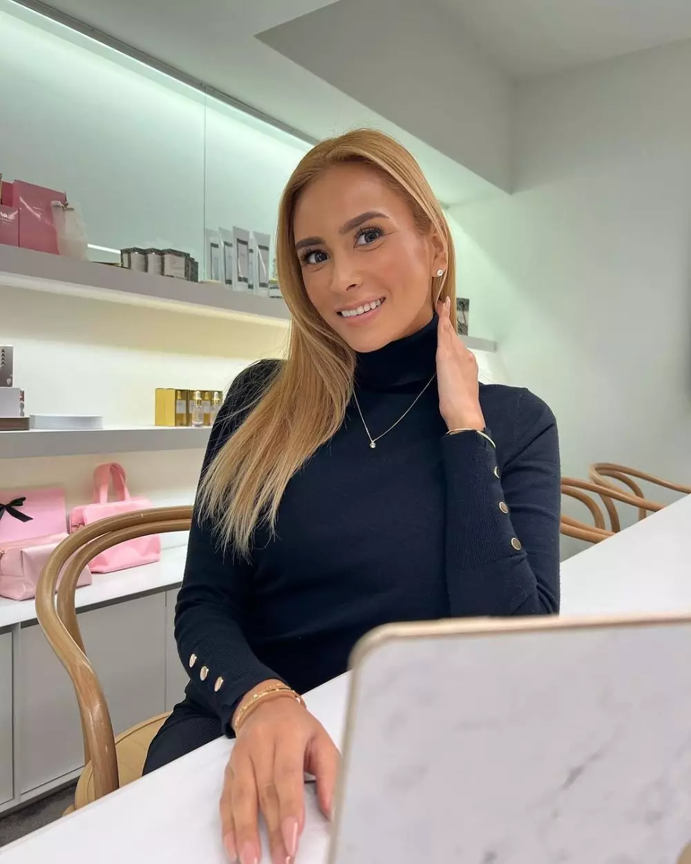 potret malia shino rahman model jepang © instagram