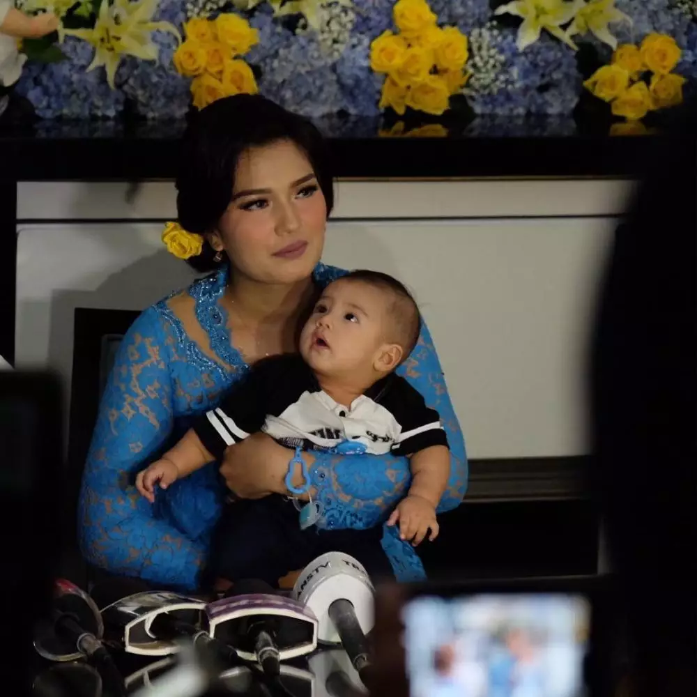 Seleb bentuk badannya berisi usai lahiran © berbagai sumber Seleb bentuk badannya berisi usai lahiran © berbagai sumber