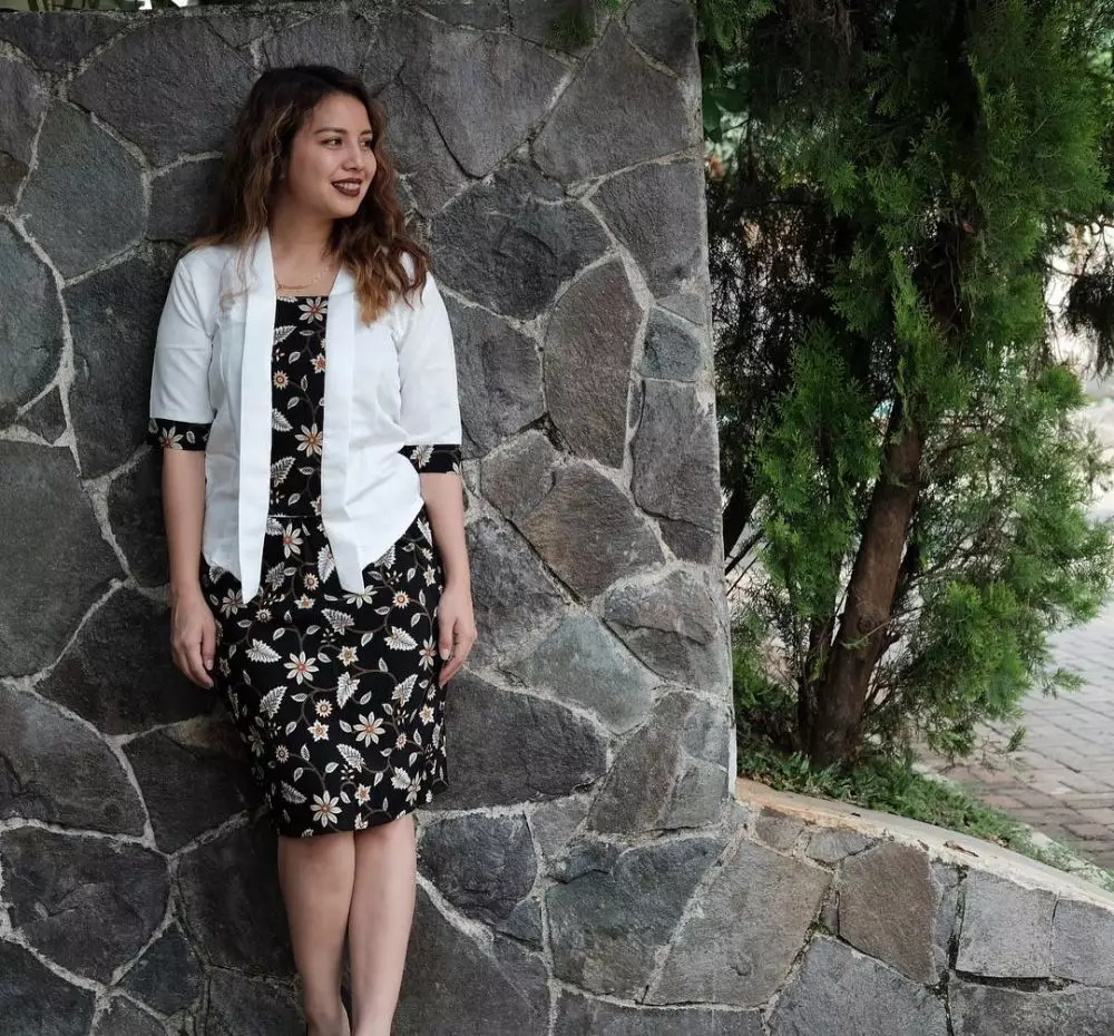 Seleb bentuk badannya berisi usai lahiran © berbagai sumber Seleb bentuk badannya berisi usai lahiran © berbagai sumber