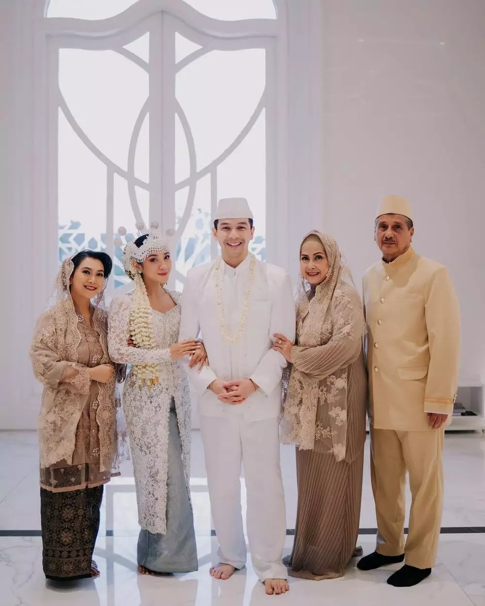 seleb dirias layaknya pengantin sungguhan © Instagram