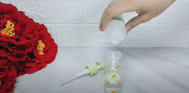 Pudarkan kerutan dan garis halus di kulit tangan Berbagai sumber Pudarkan kerutan dan garis halus di kulit tangan Berbagai sumber