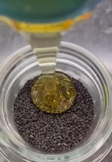 Wijen bikin rambut uban kembali hitam Berbagai sumber Wijen bikin rambut uban kembali hitam Berbagai sumber