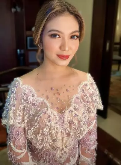 pesona Selvi Ananda saat makeup tebal © Instagram