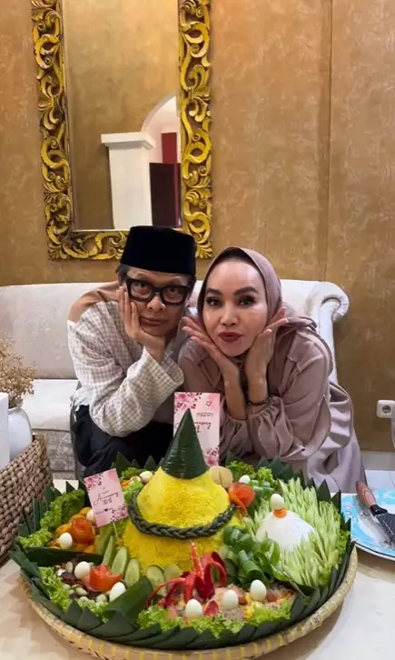 armand maulana dewi gita gelar pengajian di ultah nikah © berbagai sumber