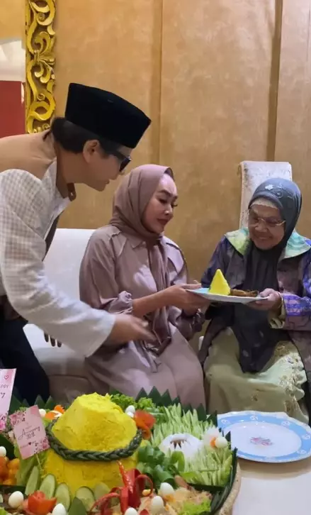armand maulana dewi gita gelar pengajian di ultah nikah © berbagai sumber