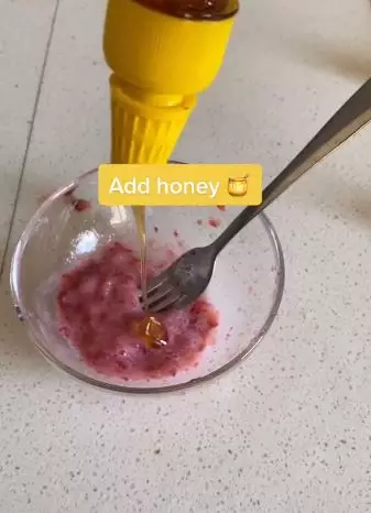 Atasi kulit kendur di area wajah Berbagai sumber