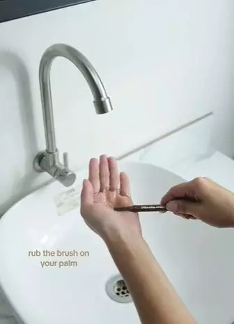 Bersihkan spoolie brush makeup kotor Berbagai sumber Bersihkan spoolie brush makeup kotor Berbagai sumber