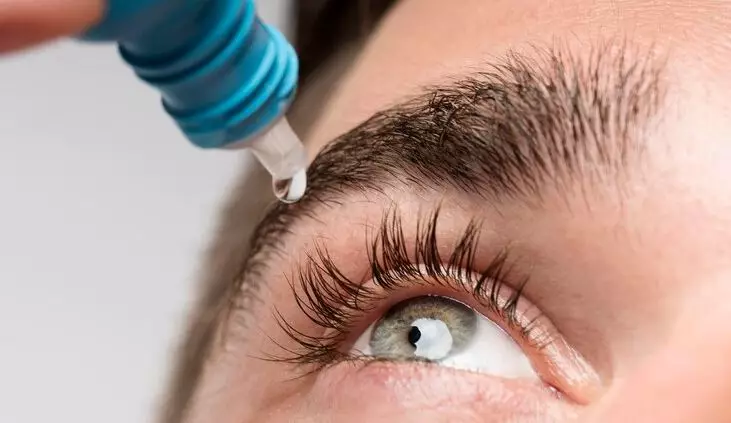 Maskara kering dan menggumpal pakai tetes mata softlens Berbagai sumber Maskara kering dan menggumpal pakai tetes mata softlens Berbagai sumber