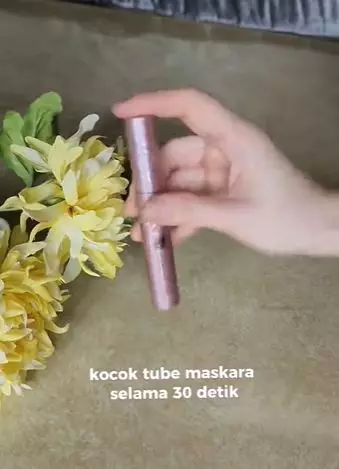 Maskara kering dan menggumpal pakai tetes mata softlens Berbagai sumber Maskara kering dan menggumpal pakai tetes mata softlens Berbagai sumber
