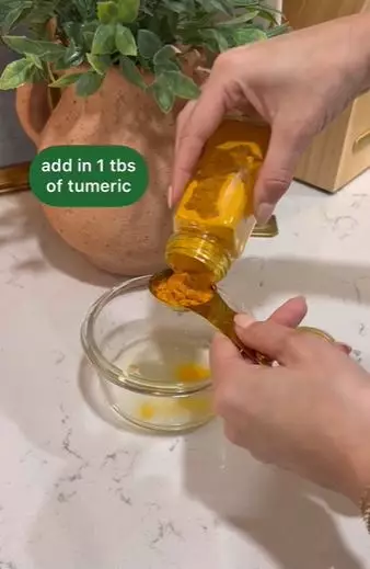 Pudarkan noda hitam pada ketiak Berbagai sumber