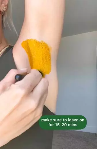 Pudarkan noda hitam pada ketiak Berbagai sumber