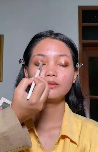 Transformasi makeup wanita wajah breakout Berbagai sumber