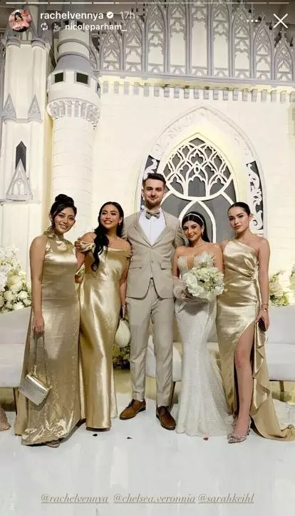 potret seleb di acara pernikahan selebgram sarah keihl © berbagai sumber potret seleb di acara pernikahan selebgram sarah keihl © berbagai sumber