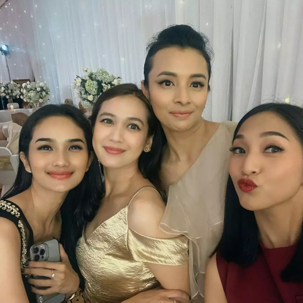 potret seleb di acara pernikahan selebgram sarah keihl © berbagai sumber potret seleb di acara pernikahan selebgram sarah keihl © berbagai sumber