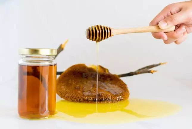 Wanita cerahkan ketiak gelap Berbagai sumber Wanita cerahkan ketiak gelap Berbagai sumber