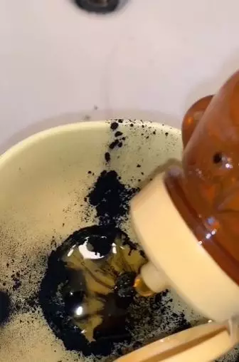 Wanita cerahkan ketiak gelap Berbagai sumber Wanita cerahkan ketiak gelap Berbagai sumber