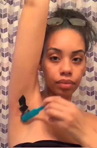 Wanita cerahkan ketiak gelap Berbagai sumber Wanita cerahkan ketiak gelap Berbagai sumber