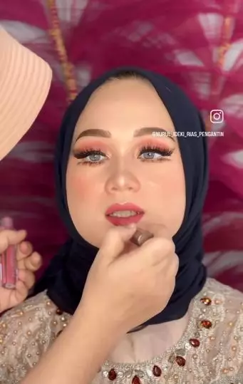 Transformasi makeup pengantin wanita albino berbagai sumber