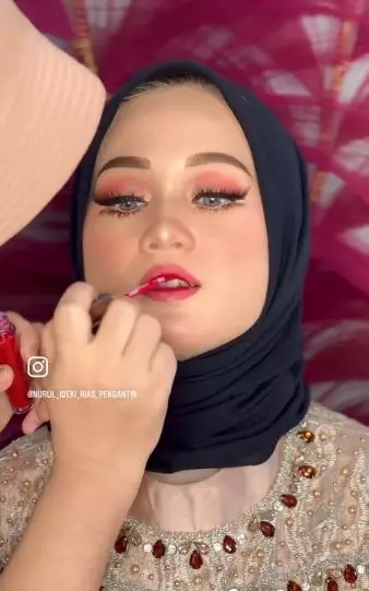 Transformasi makeup pengantin wanita albino berbagai sumber