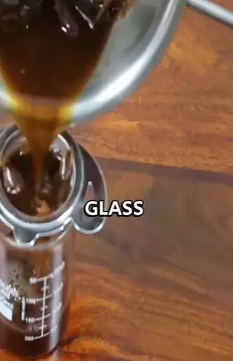 Menghitamkan kembali rambut beruban tanpa salon Berbagai sumber